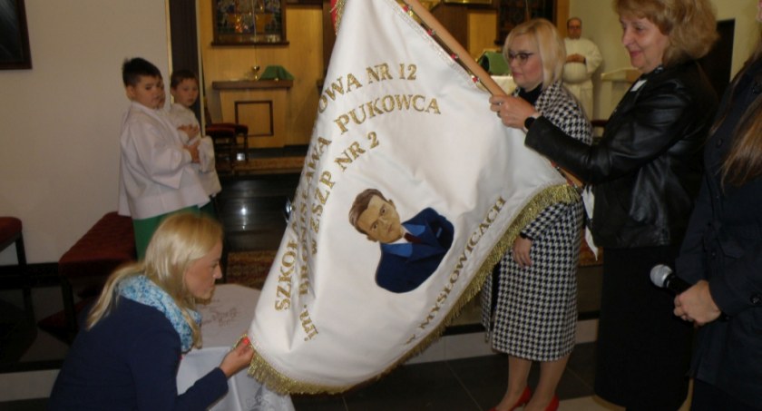 Uroczystość nadania sztandaru w Szkole Podstawowej nr 12