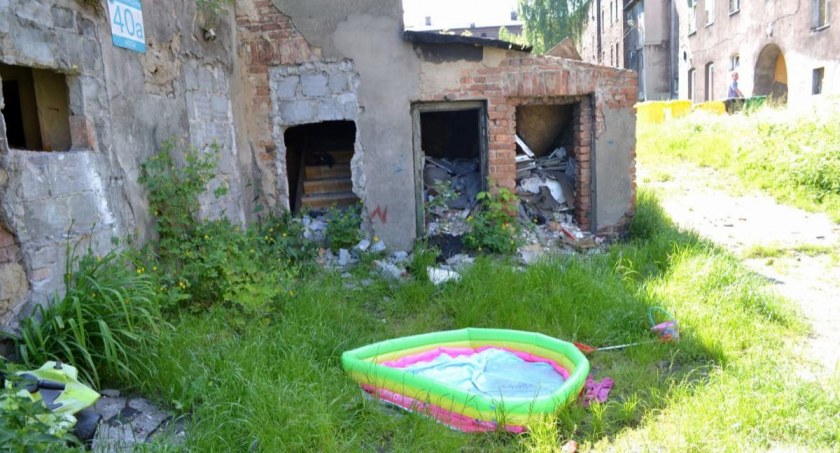 Pustostany znikną w miesiąc