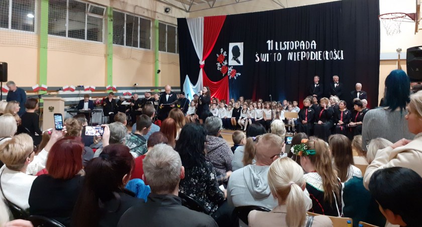 Patriotyczna wieczornica w SP15