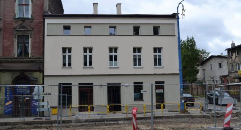 Mieli mieć miejskie ciepło. Teraz grzeją prądem