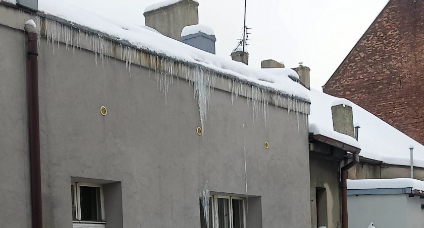Głowa do góry. Niebezpieczne sople