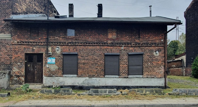 Budynek przy ul. Caspariego wystawiony na sprzedaż