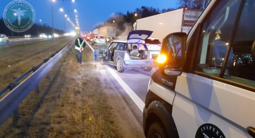 Inspektorzy ITD ugasili pożar auta na A4 w Mysłowicach