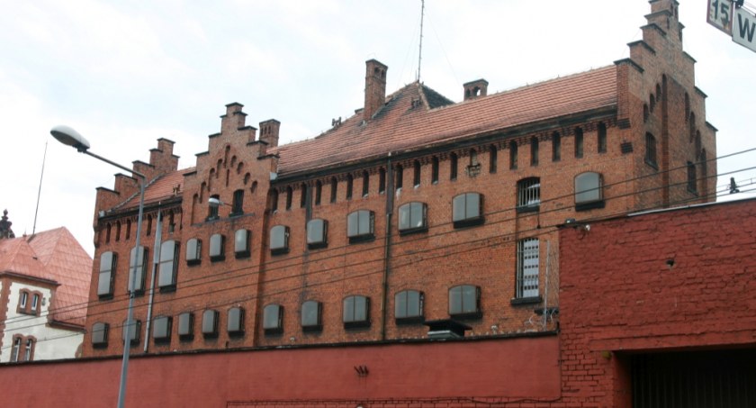 Służba Więzienna rekrutuje. Jest też praca w mysłowickim areszcie