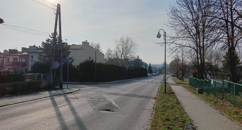 Na jednej ulicy nie świeci 15 latarni