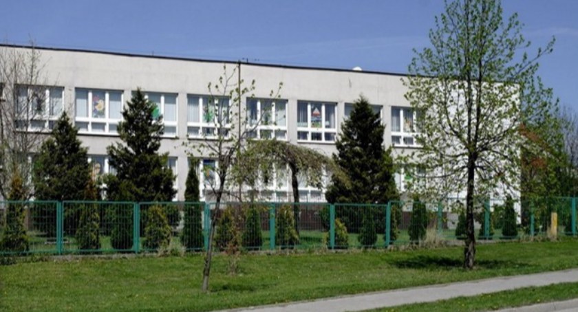 Rodzice poskarżyli się prezydentowi na śmierdzące w PM 20 posiłki  i nie tylko 