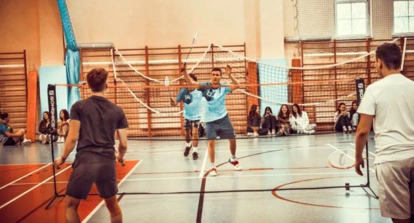 Badmintonowe zawody odbyły się w II LO