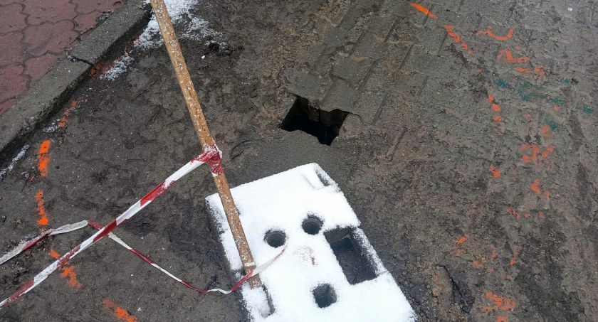 Niebezpieczne zapadlisko na ul. Słowackiego