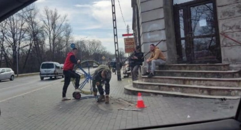 Satyra czytelnika na pracowitych fachowców