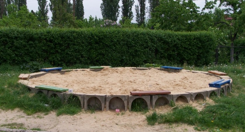 Kiedy w piaskownicach będzie czysty piasek?