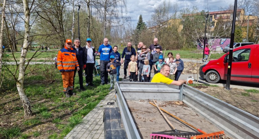 Zaczęli od Bończyka. W kolejce do posprzątania czekają już następne miejsca