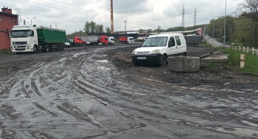 Uporządkowanie placu poczeka do przyszłego roku