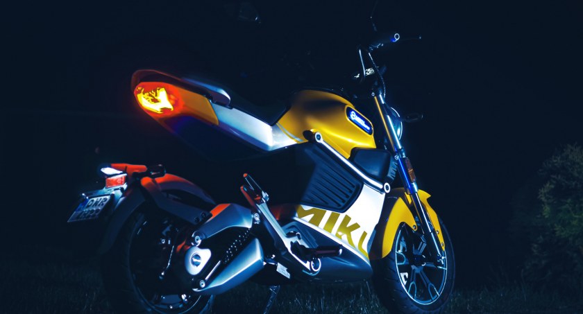 Motocykl elektryczny dla dorosłych? To coraz popularniejszy sposób na uciążliwe korki!