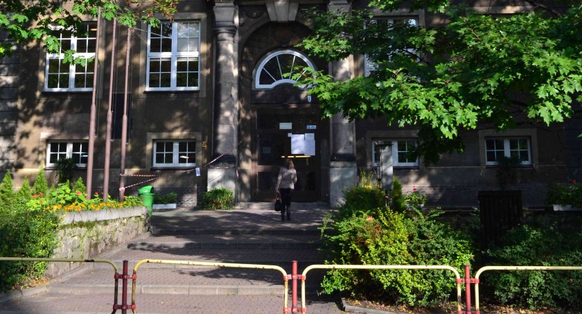 Połowiczny remont elewacji I Liceum Ogólnokształcącego