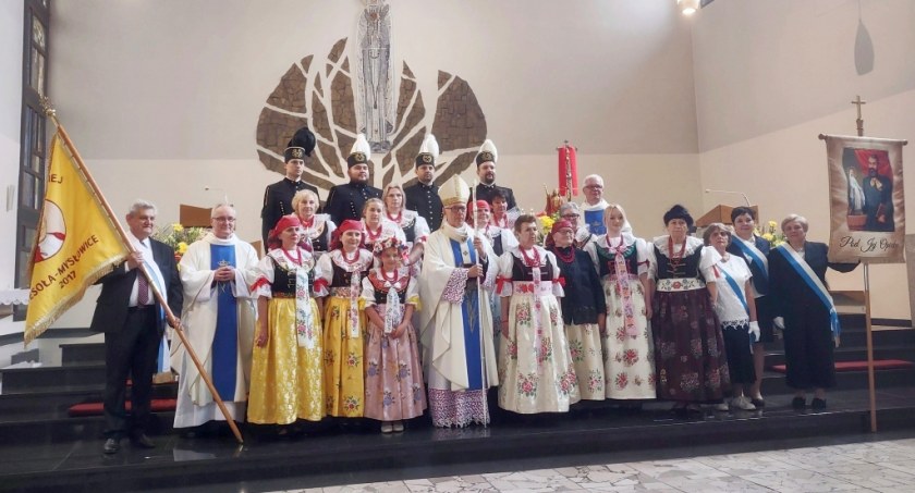 Odpust ku czci Matki Bożej Fatimskiej w parafii na Wesołej [zdjęcia]