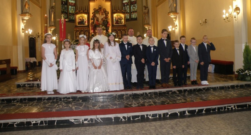 Pierwsza komunia święta uczniów szkoły jezuitów