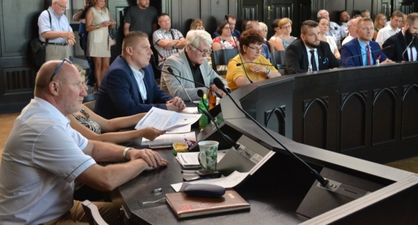 Zmiany w komisjach. Radni Wielkopolan i Styczeń odwołani
