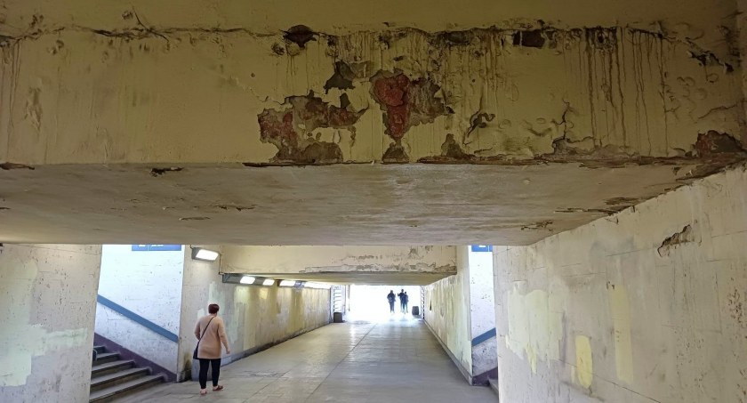 Pęknięcia w tunelu pod dworcem. „Jak się zawali strop to tylko raz”