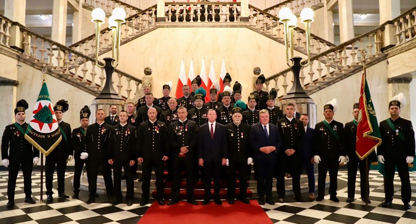 Ratownicy górniczy z KWK Mysłowice-Wesoła odznaczeni Krzyżami Zasługi