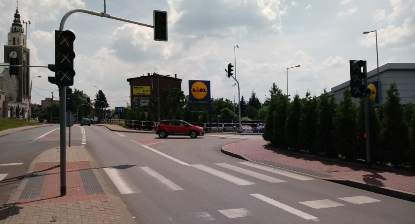 Światła przy Lidlu w Brzęczkowicach ponownie włączone. To był tylko test