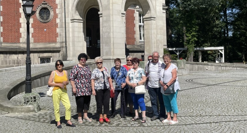 Seniorzy z Brzezinki zwiedzili Świerklaniec