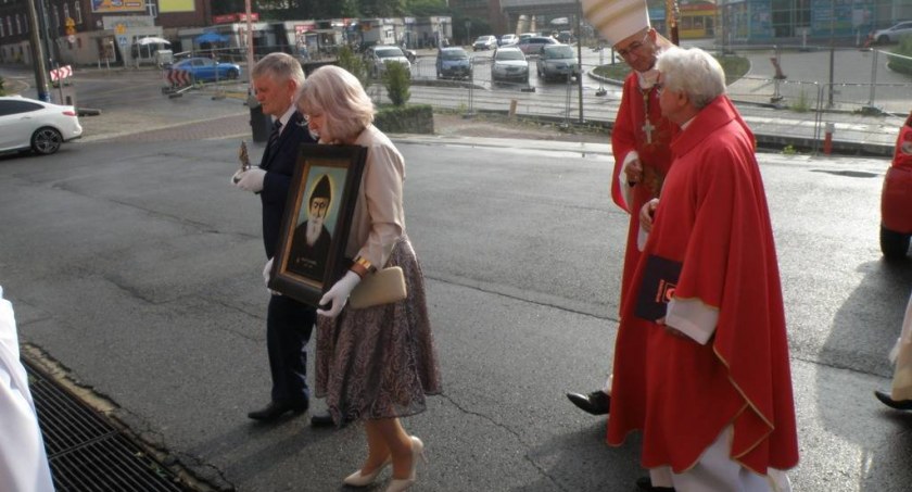 Relikwie św. Szarbela spoczęły w kaplicy Mysłowickiego Centrum Zdrowia