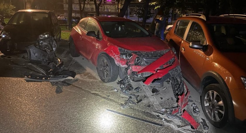 Jechał pijany, zniszczył trzy samochody