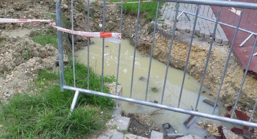 To nie budowa basenu. To niezałatwione problemy, które lubią się mścić