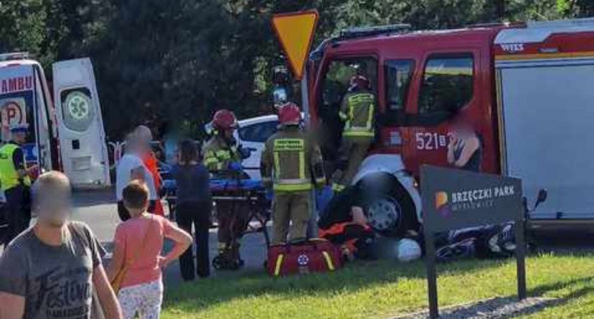 Zderzenie na ul. Ziętka. Osobówka nie ustąpiła pierwszeństwa motorowerzyście