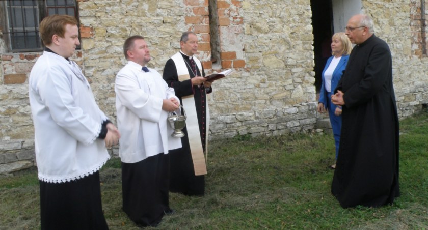 Biskup Olszowski odwiedził dziećkowicką stadninę