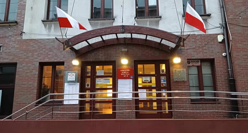 15 października - dzisiaj wybory parlamentarne i referendum