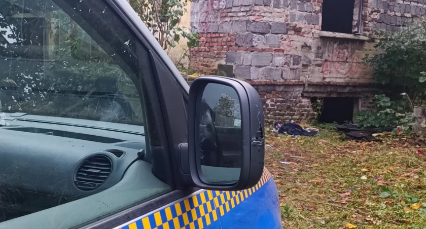 Nadchodzi trudny okres dla osób bezdomnych. Pomoc niesie straż miejska i społecznicy