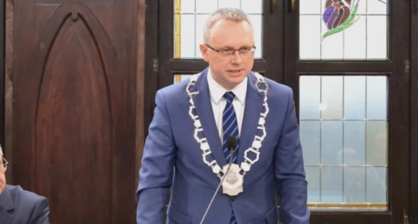 Chcą odwołać przewodniczącego rady miasta Tomasza Papaja