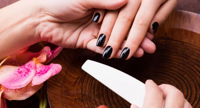 Nowoczesne trendy w świecie lakierów hybrydowych: Odkrywaj kolory i wzory