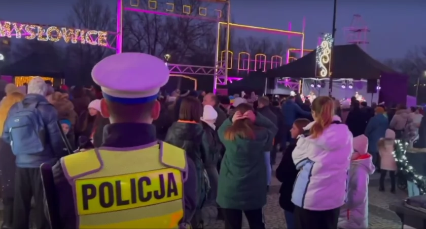 Policjanci rozdawali odblaski seniorom