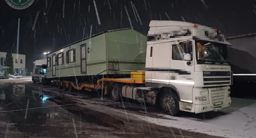 Wpadł przez zbyt wąskie bramki na autostradzie
