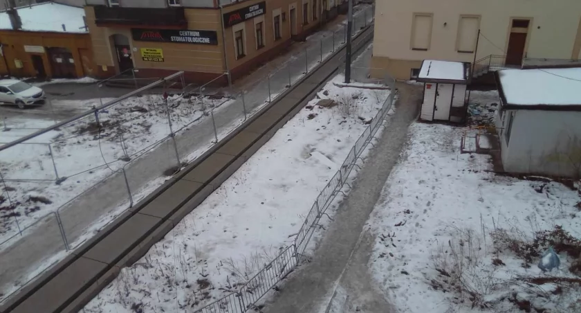 Szklanka na Bytomskiej. Jest bardzo ślisko!