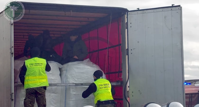 Przemyt nielegalnych imigrantów wykryty na bramkach na A4