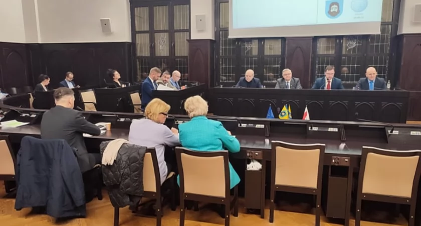 Budżet odrzucony po raz trzeci. Tak wyglądał przebieg obrad [video]