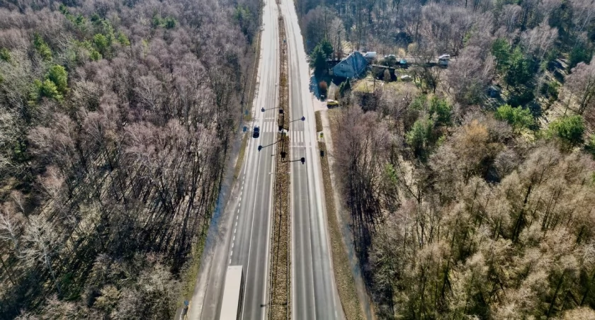Z dronem kontrolowali kierowców i pieszych