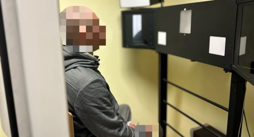 Zatrzymany za wybicie szyby, okazało się, że jest poszukiwany