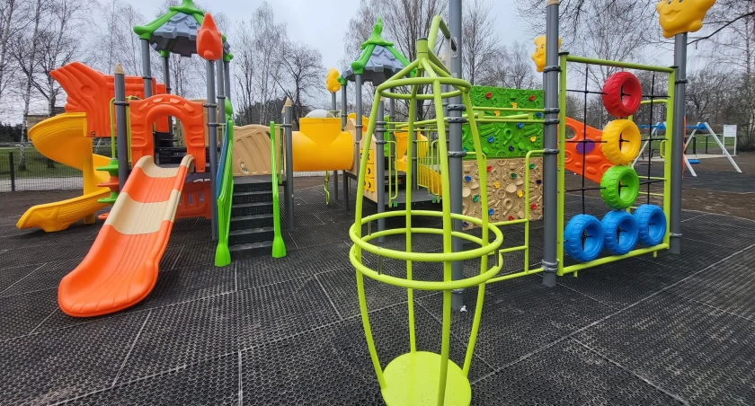Odnowiony plac zabaw przy ul. Partyzantów robi wrażenie