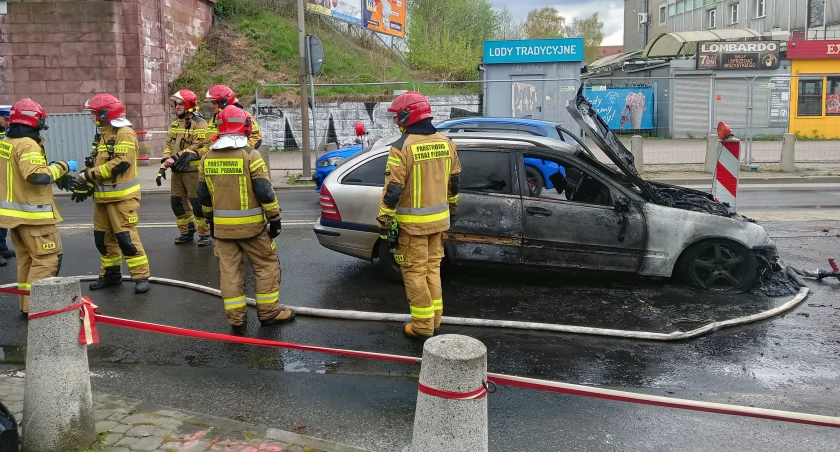 Na ul. Krakowskiej spłonął samochód