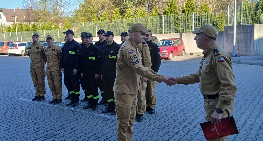 Komendant podziękował bohaterskiemu strażakowi