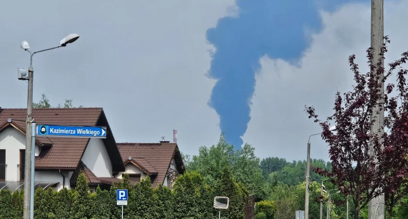 Alert RCB. Zostańcie w domu i zamknijcie okna