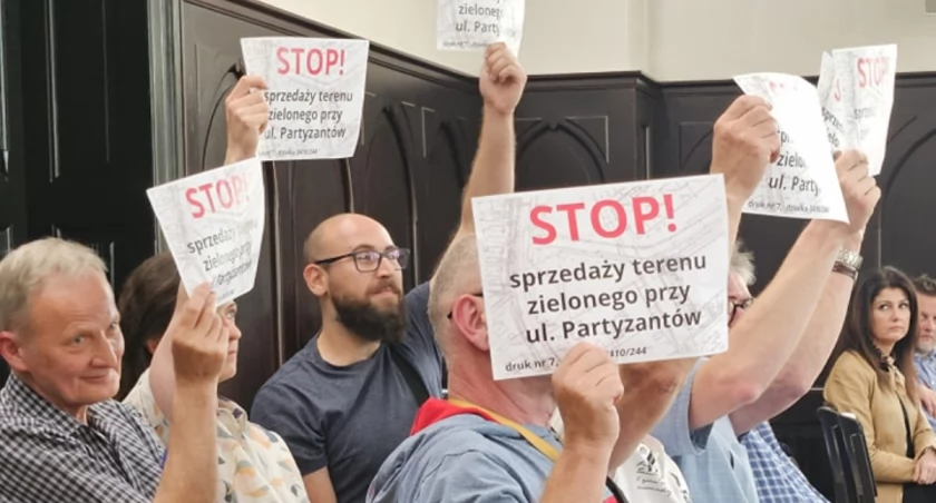 Partyzantów: teren kolejny raz uratowany przed sprzedażą