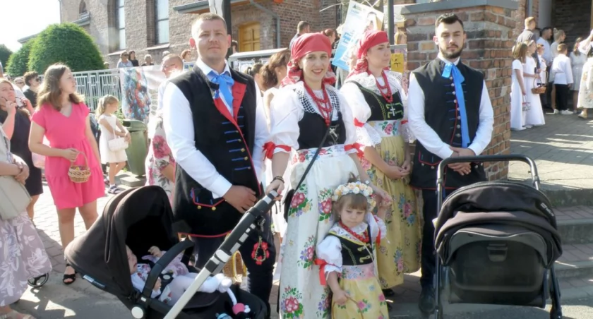 Procesja z monstrancją przeszła ulicami Krasów