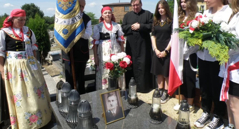 Grób, który kryje prochy bohatera