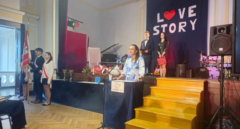 Jest pani sercem naszej szkoły - uczniowie i nauczyciele ILO pożegnali dyrektor Dorotę