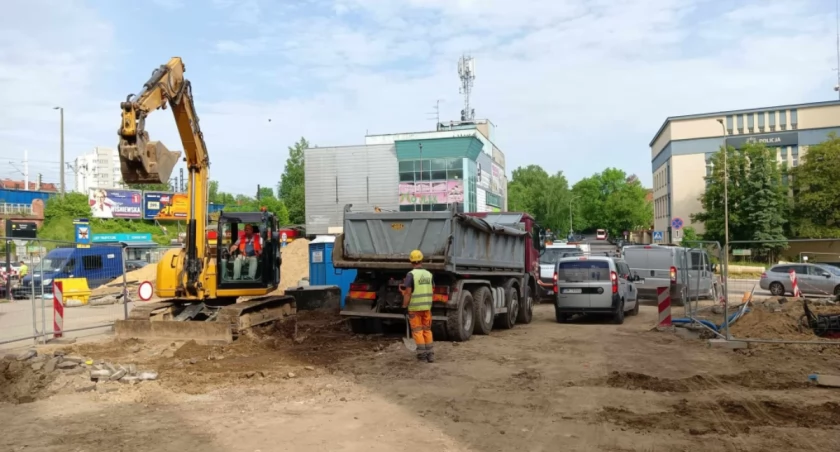 Nowa organizacja ruchu na przebudowywanym skrzyżowaniu w centrum